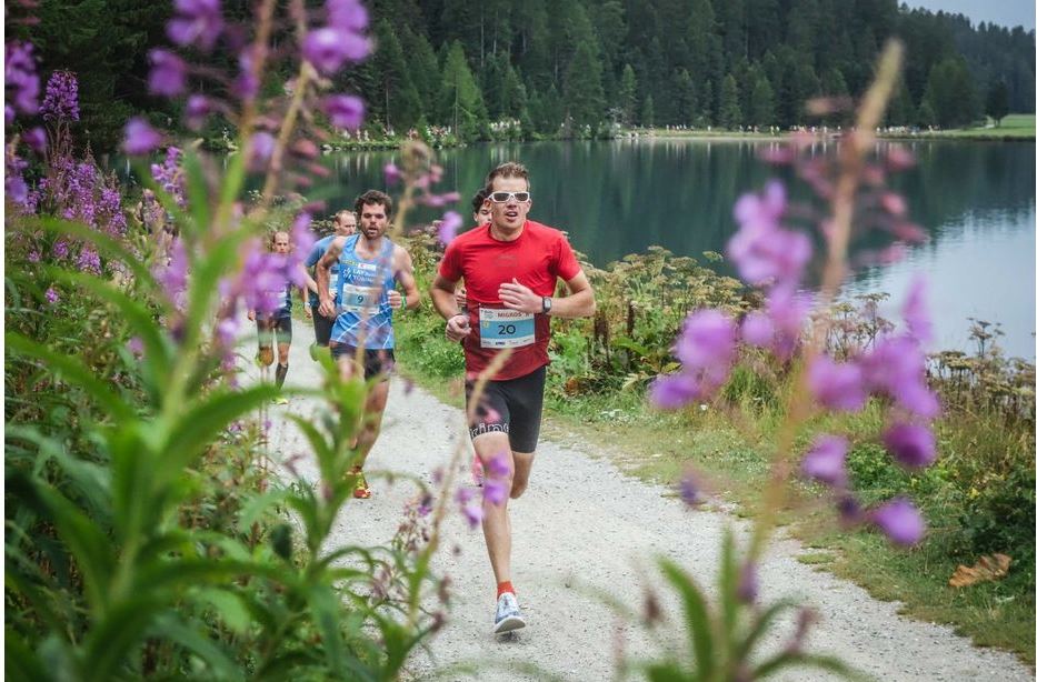 das langgezogene Feld am Silvaplanersee